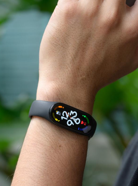 Smart Band M7 puesta en la muñeca